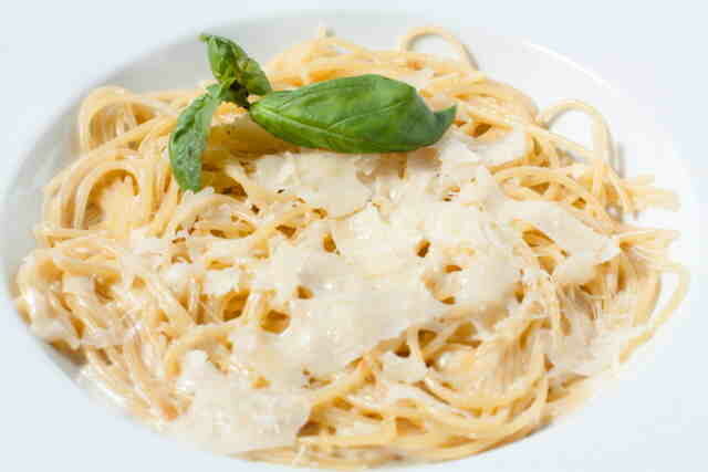 spaghetti-with-parmesan-cheese